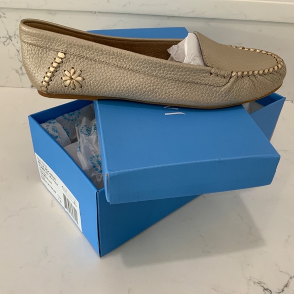 Jack Rogers Millie Mocassin - Platinum -size 7.5 - Picture 2 of 3